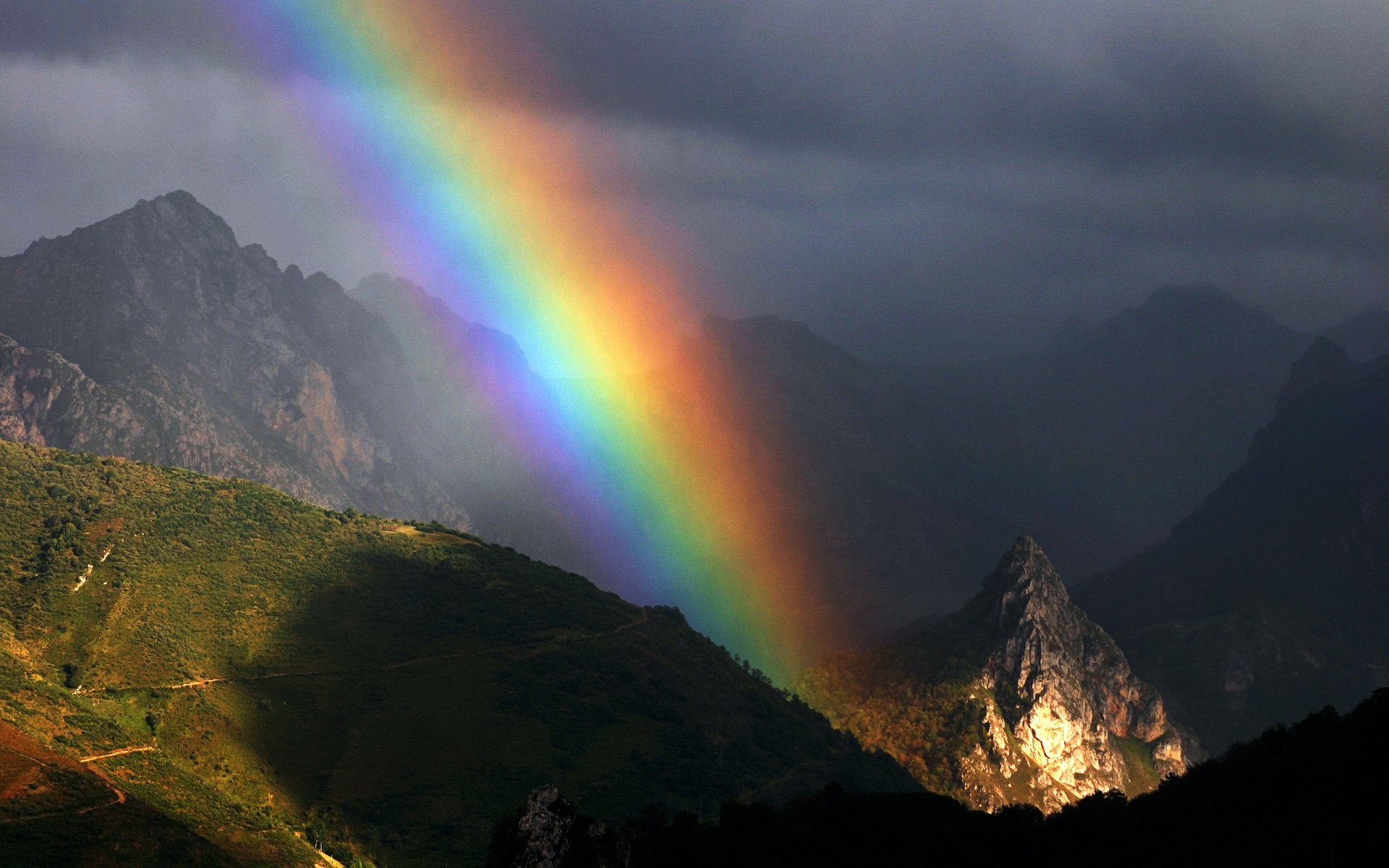 verano montañas cielo arco iris