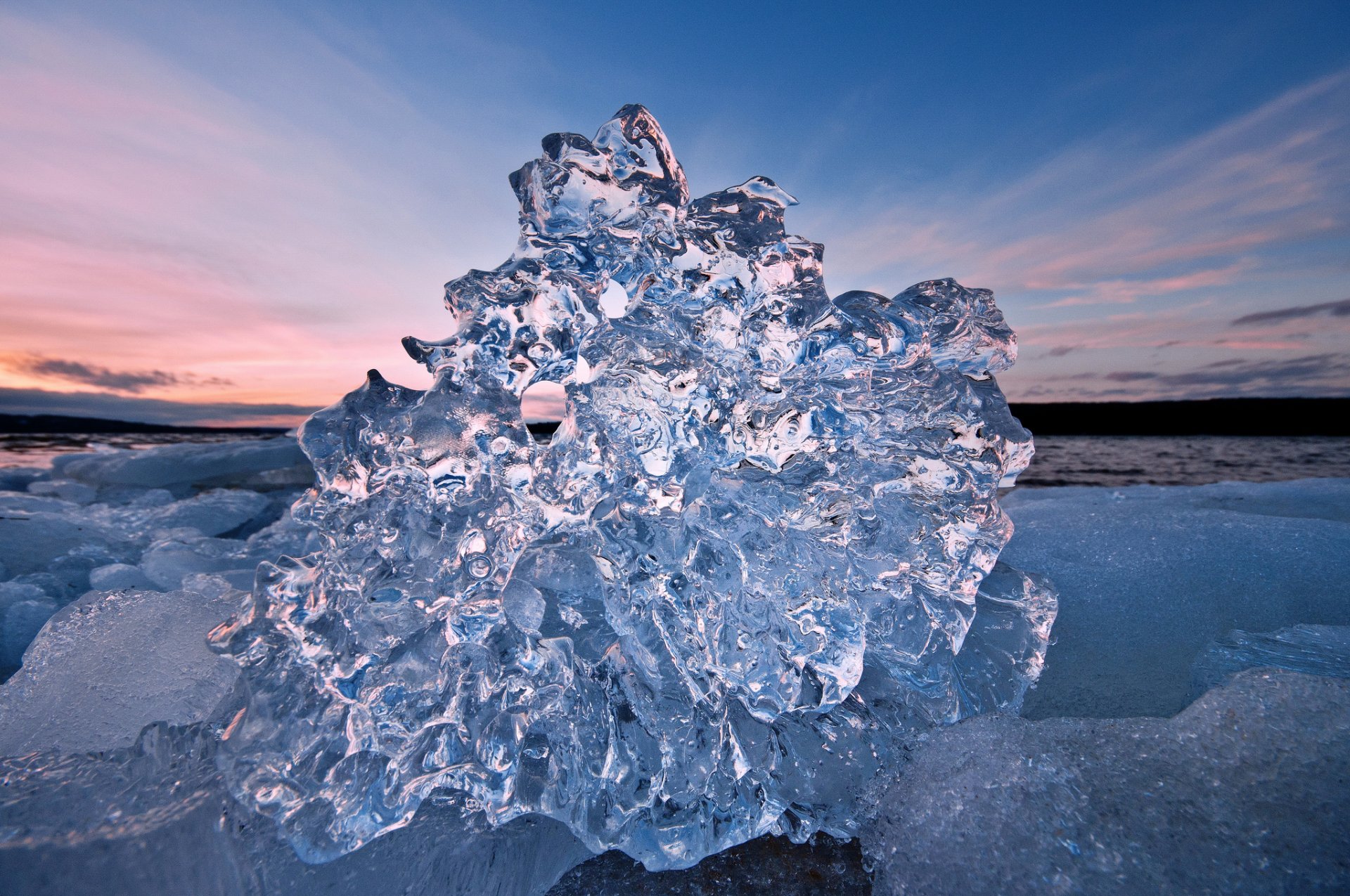 hielo témpano de hielo frío mar agua transparente