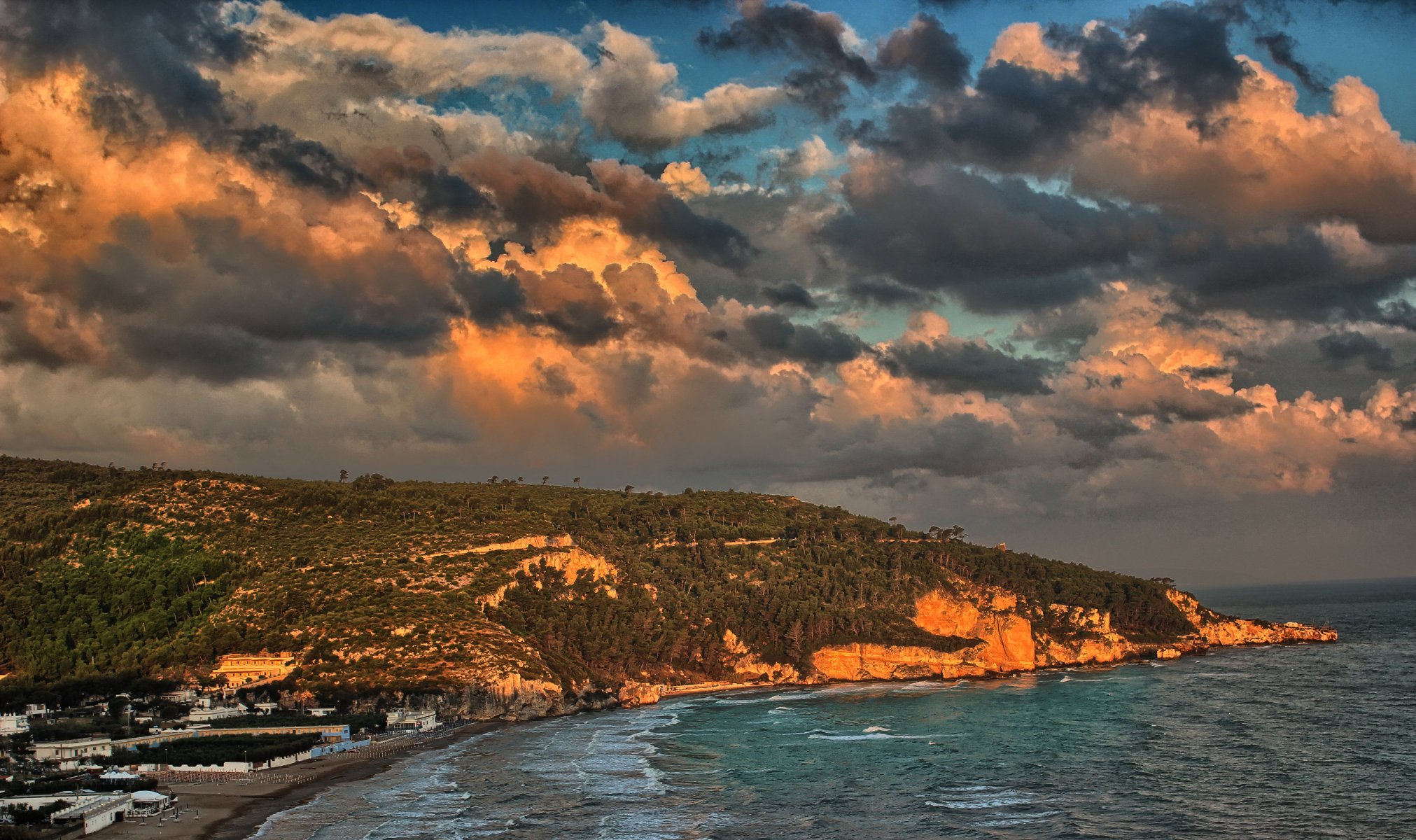 peschici italie pouilles plage ciel nuages