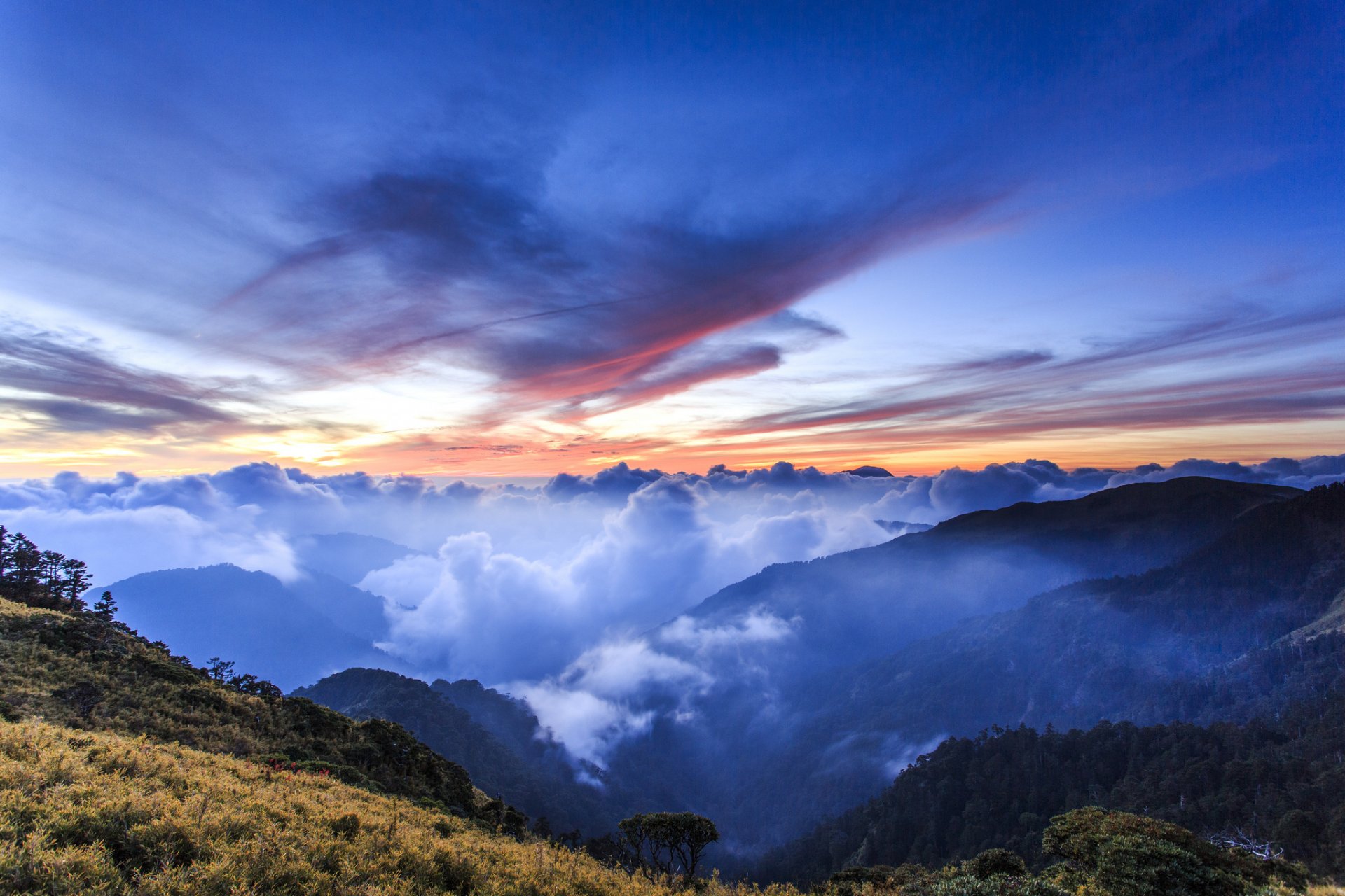 berge hügel höhe wolken