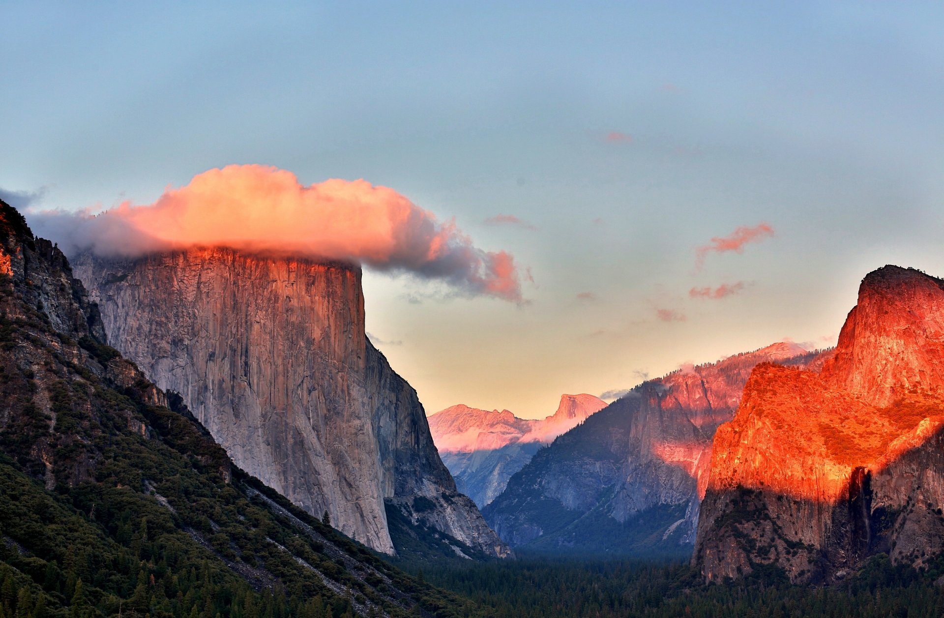 montagnes arbres forêt ciel nuages parc national de yosemite états-unis