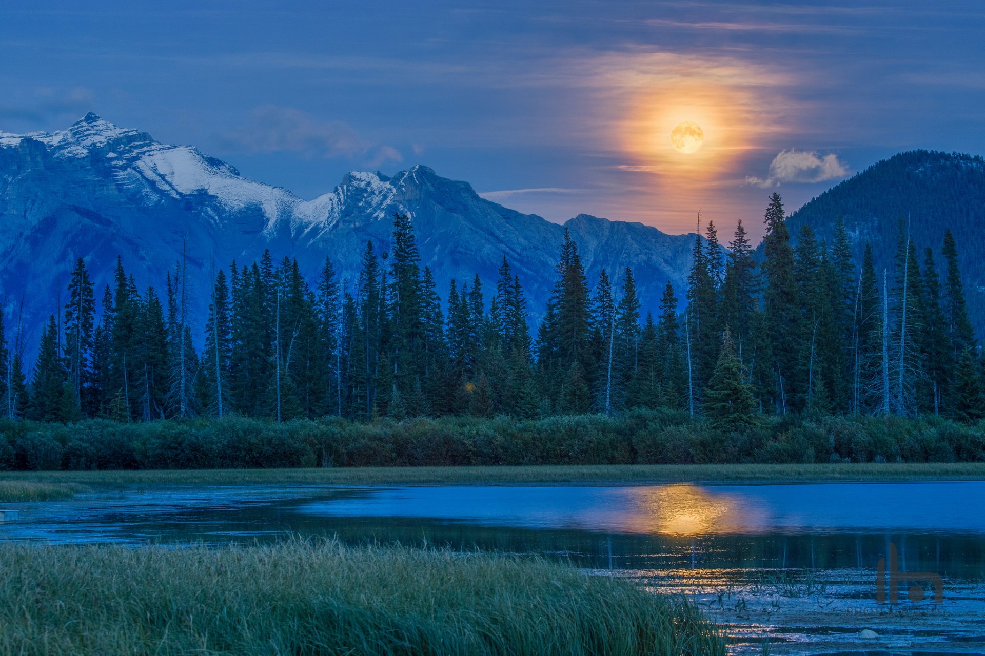 vermiillon-see kanada berge mond wald vollmond see