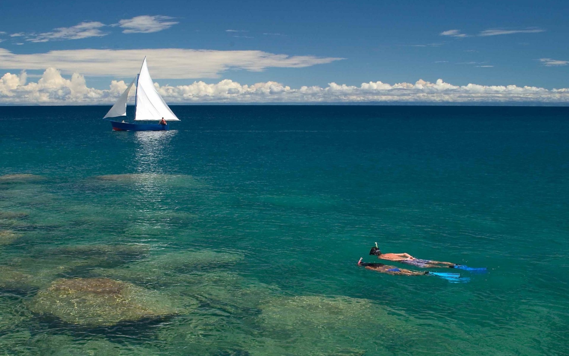 mare yacht vela persone immersioni cielo nuvole barca vacanze vacanze