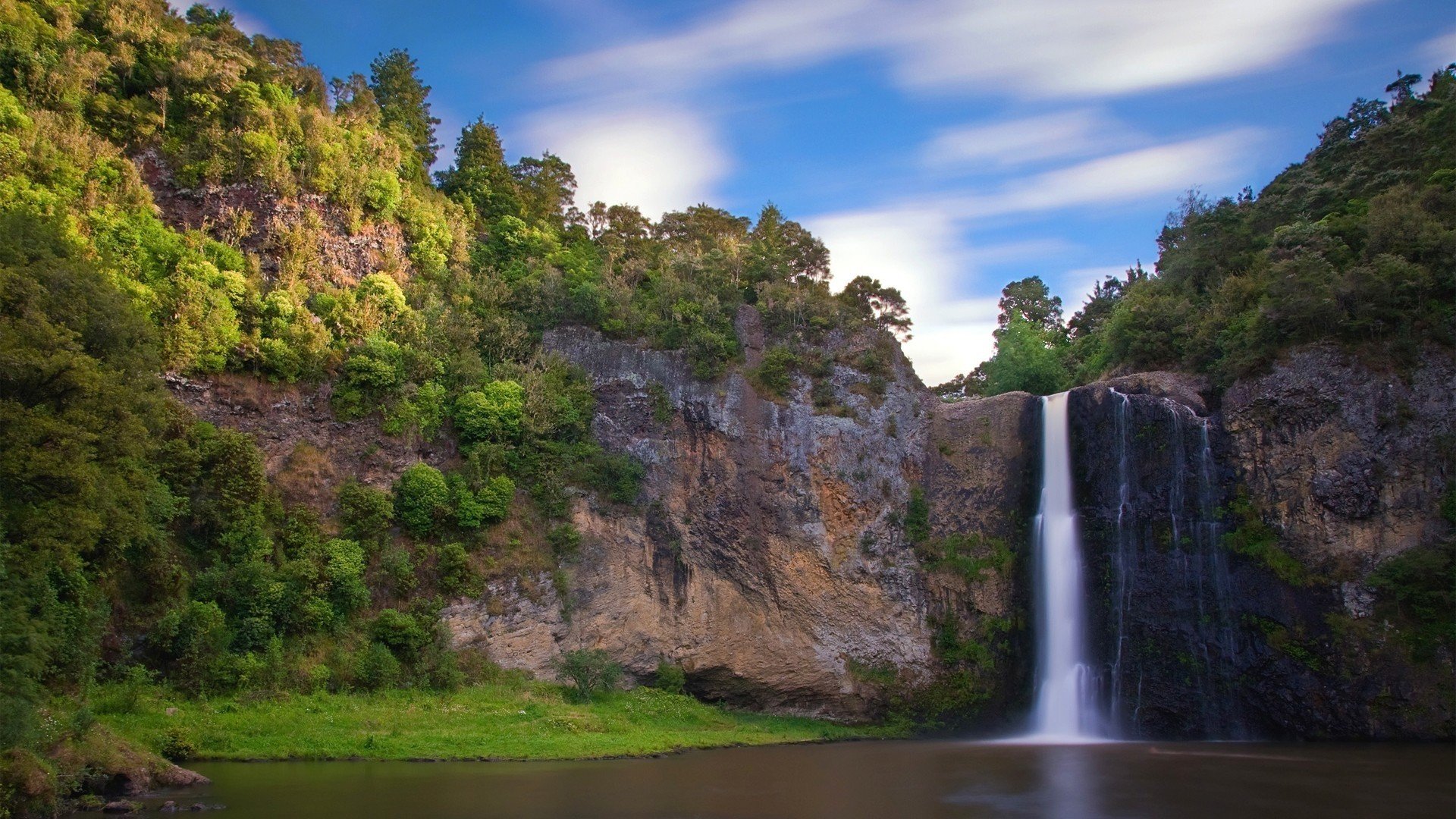 cascata alberi natura rocce acqua lago erba