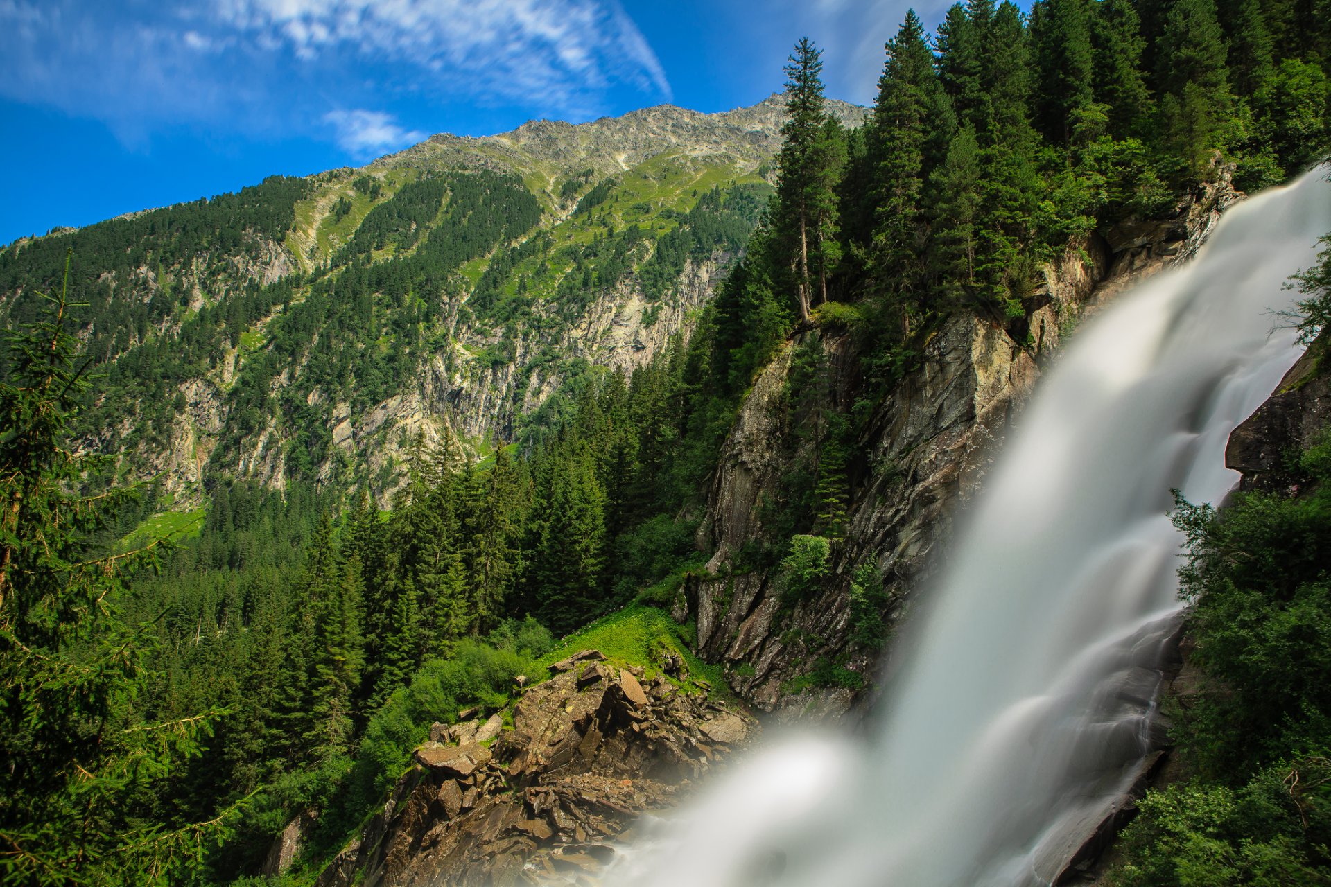 kriml autriche alpes cascade de kriml ruisseau montagnes forêt