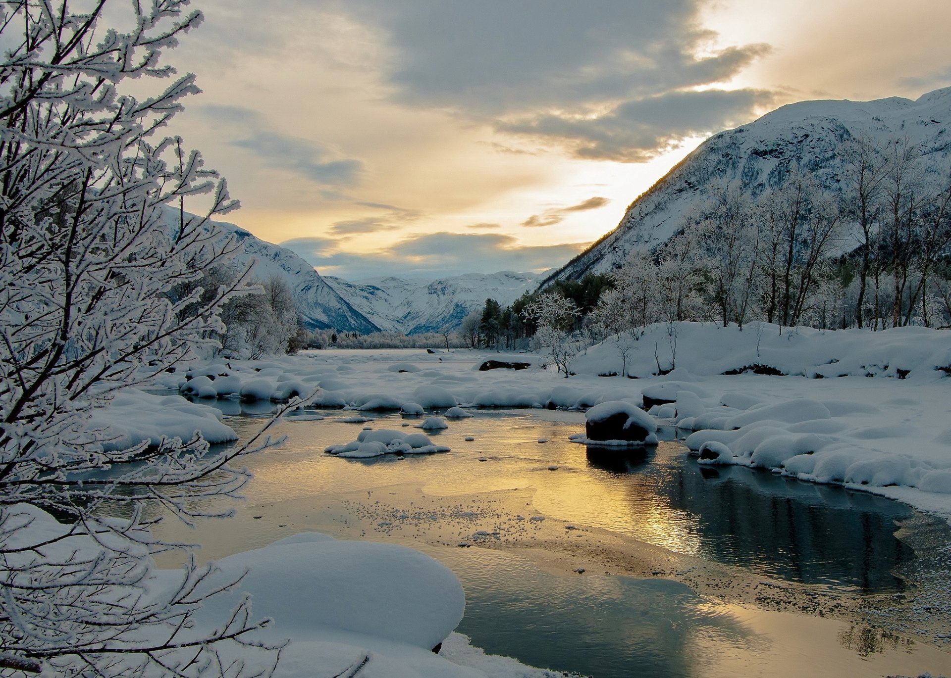 berge fluss bäume schnee winter abend