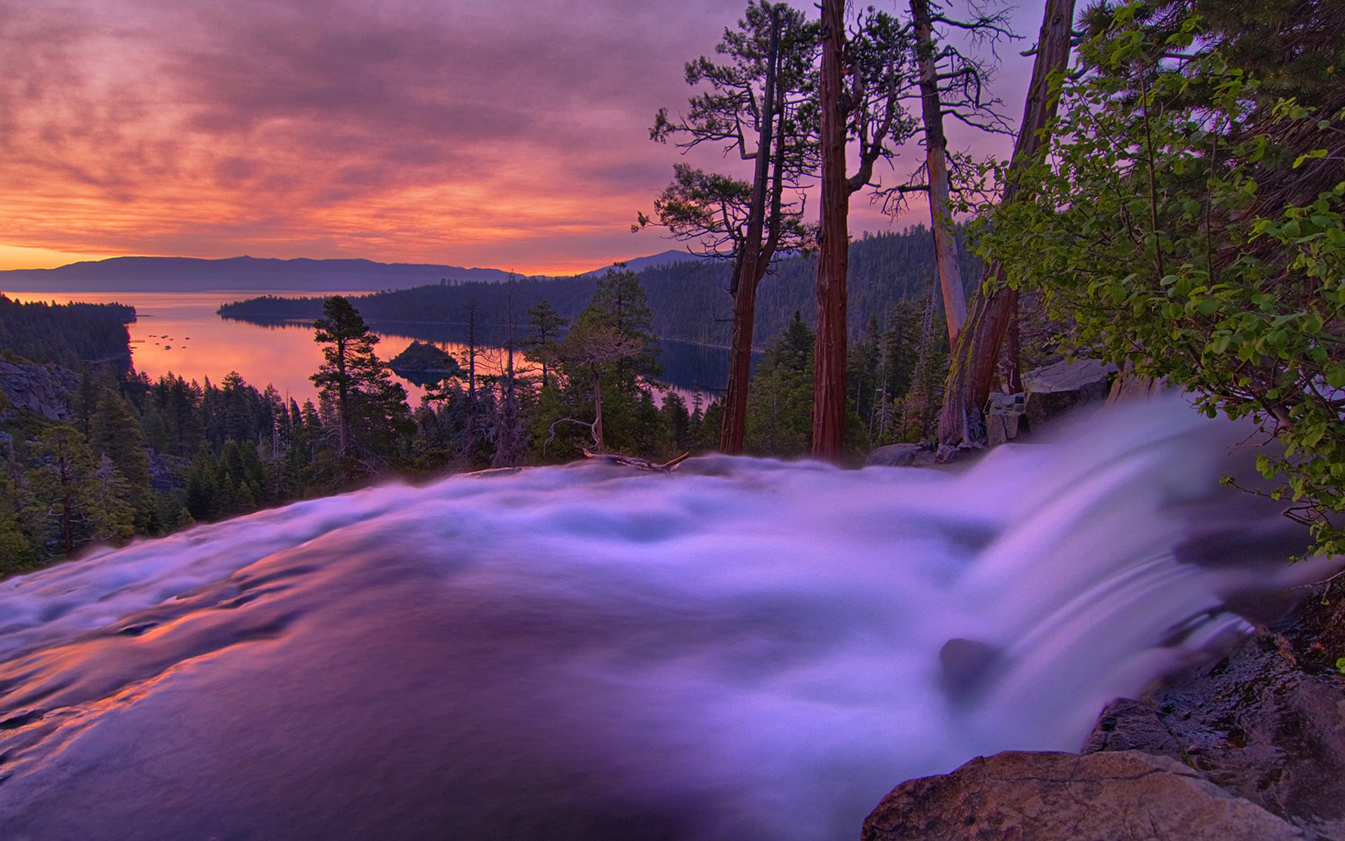 paisaje montañas lago cielo árboles cascada puesta del sol amanecer naturaleza foto