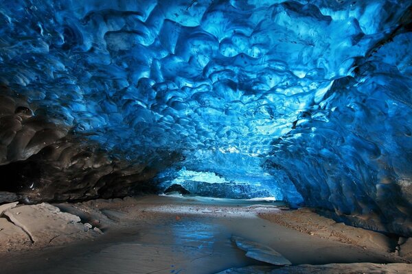 Islande photo grotte en bleu