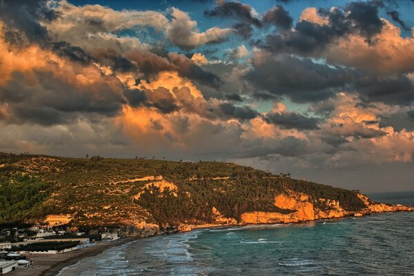 Spiaggia Italia cielo con nuvole