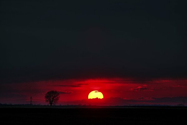 Schöner roter Sonnenuntergang