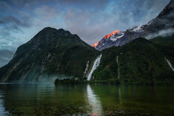 Paesaggio. Montagne, mare. L incredibile Bowen Falls