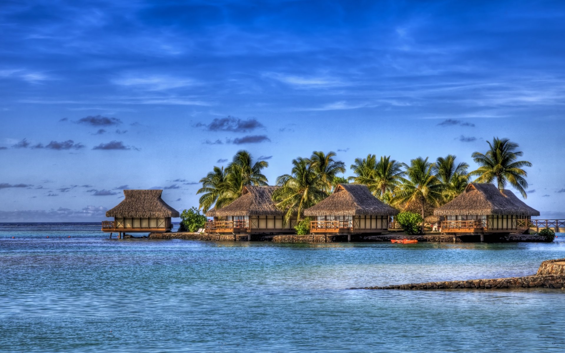 isla mar nubes palmeras