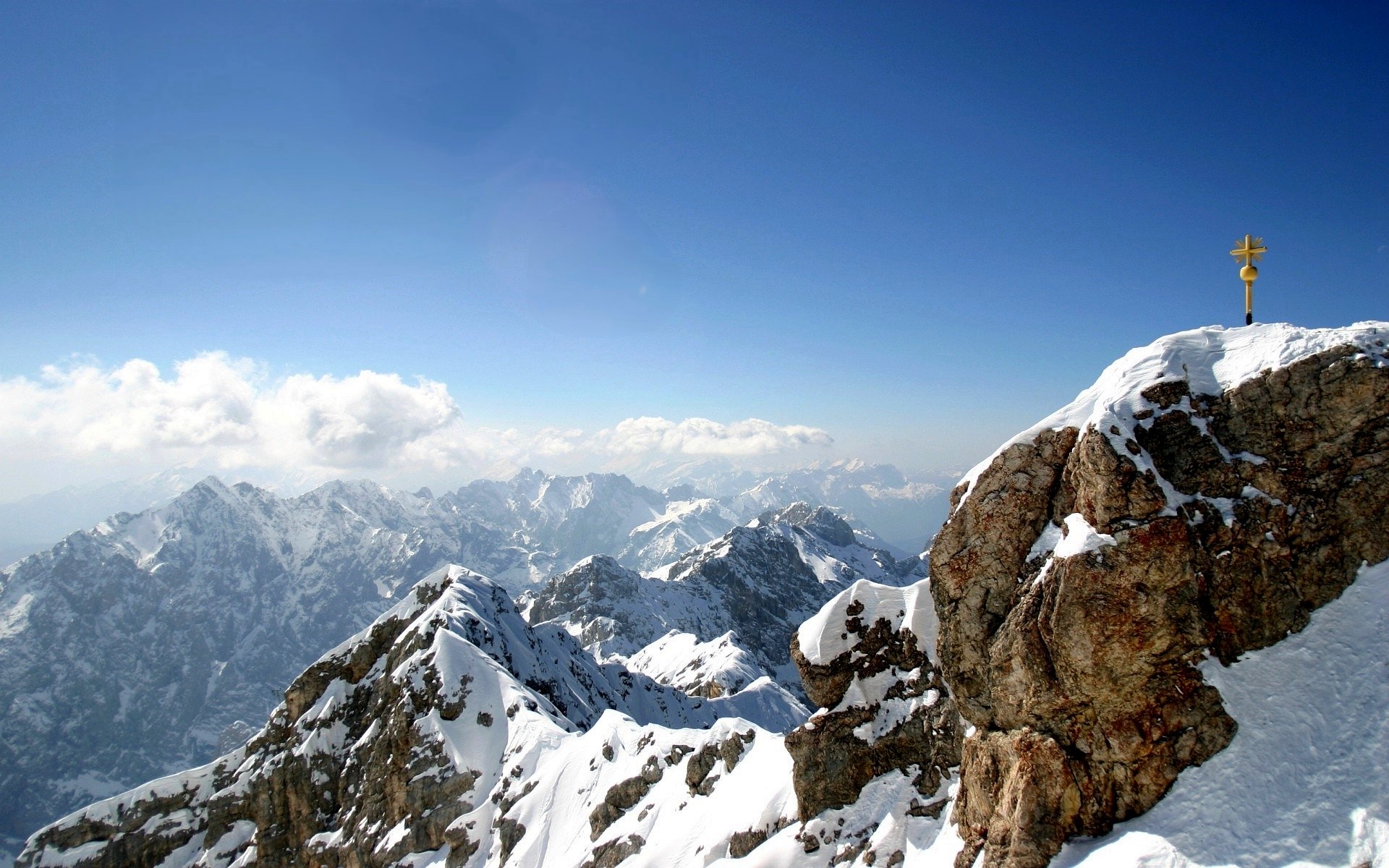 montagne neve croce nuvole