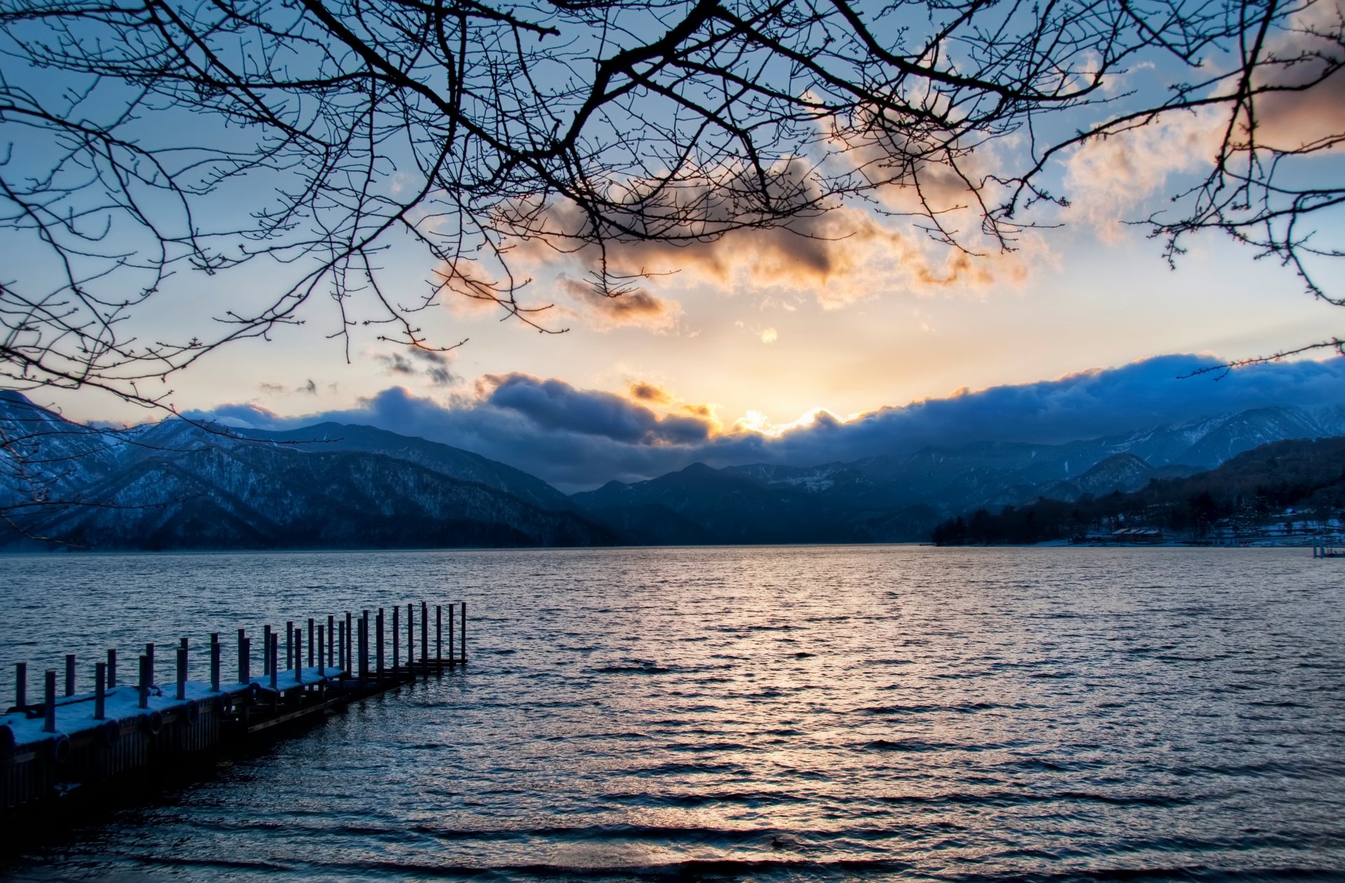 see in nikko see wolken berge