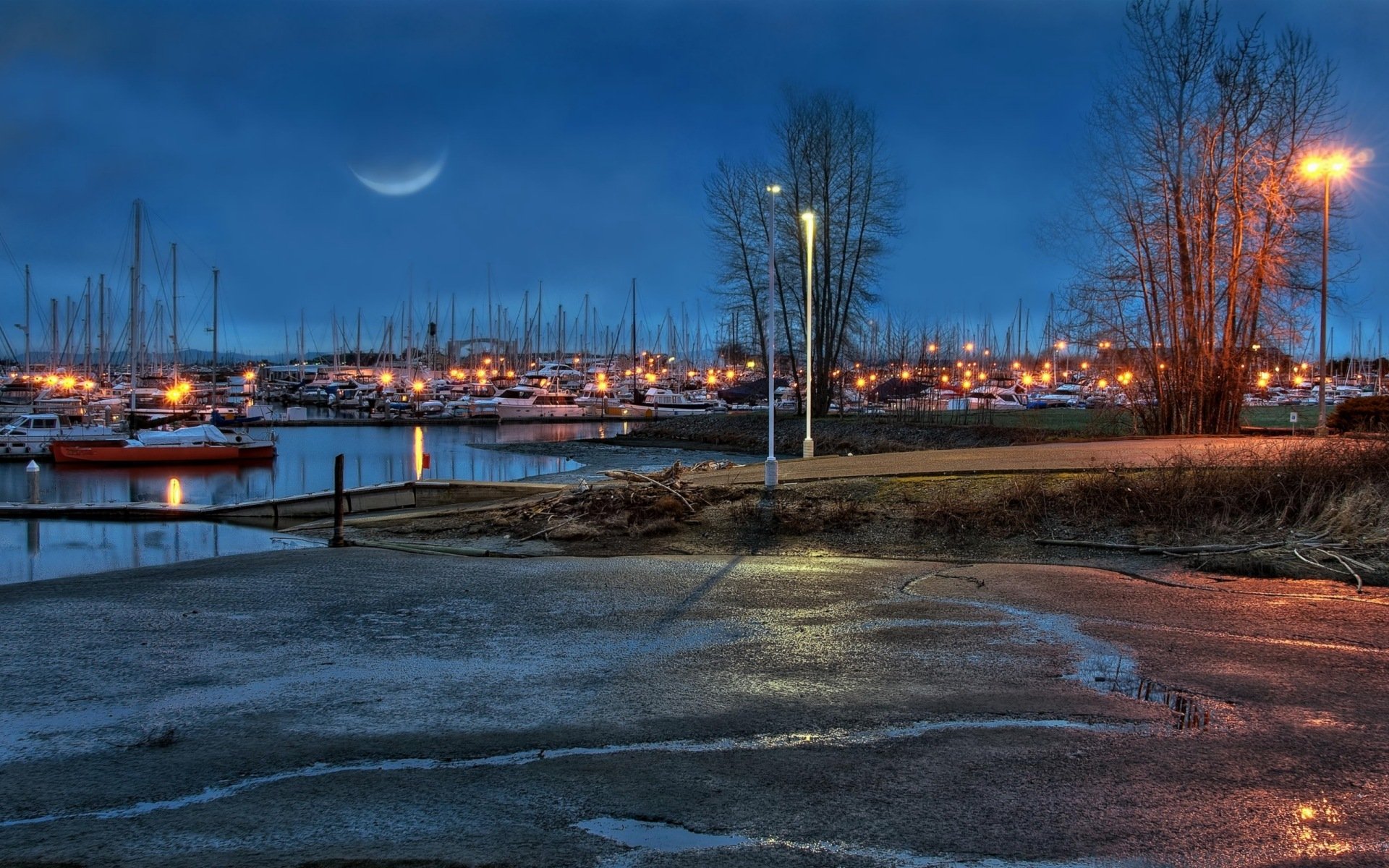 soirée quai rivière yachts lanternes ciel lune