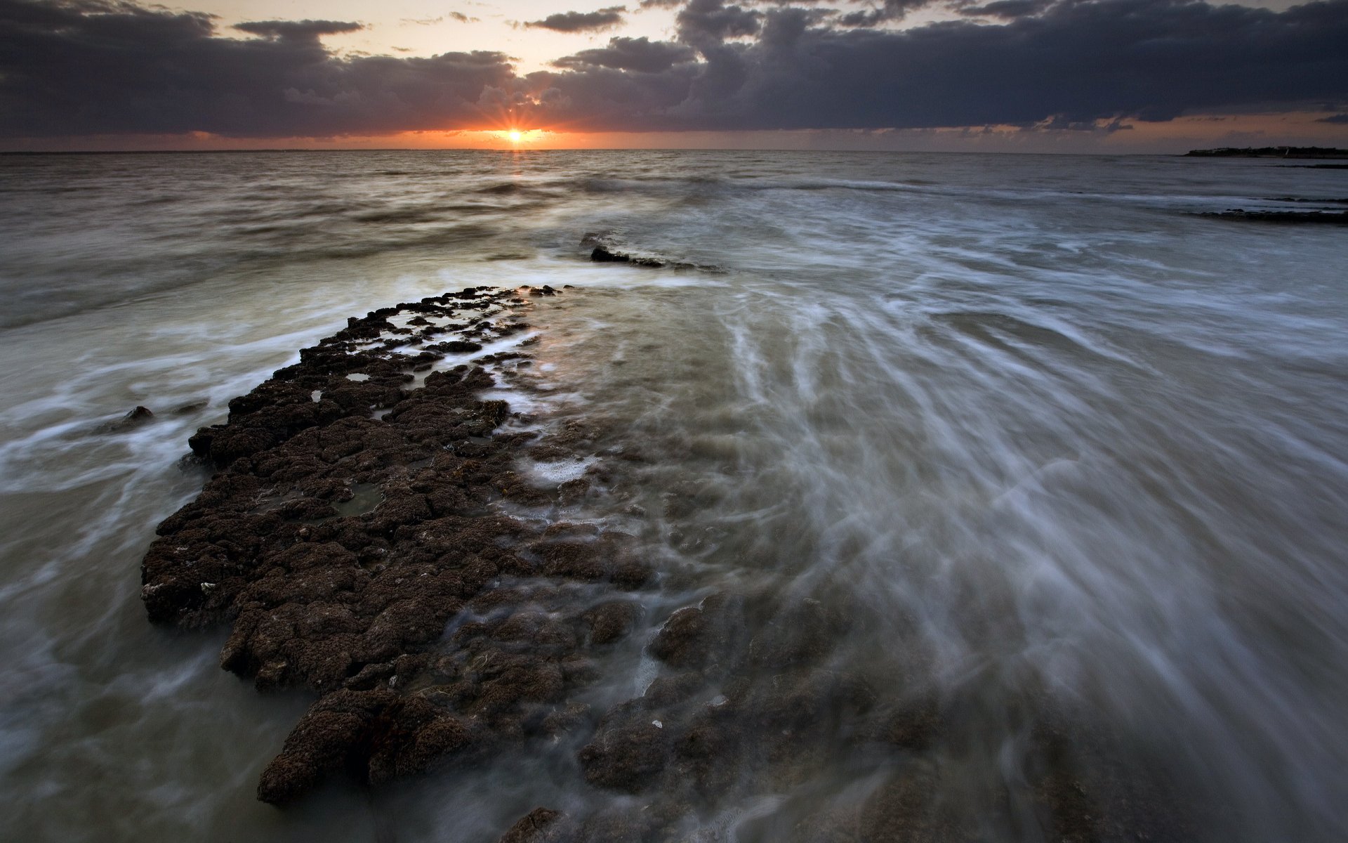 mare alba nuvole