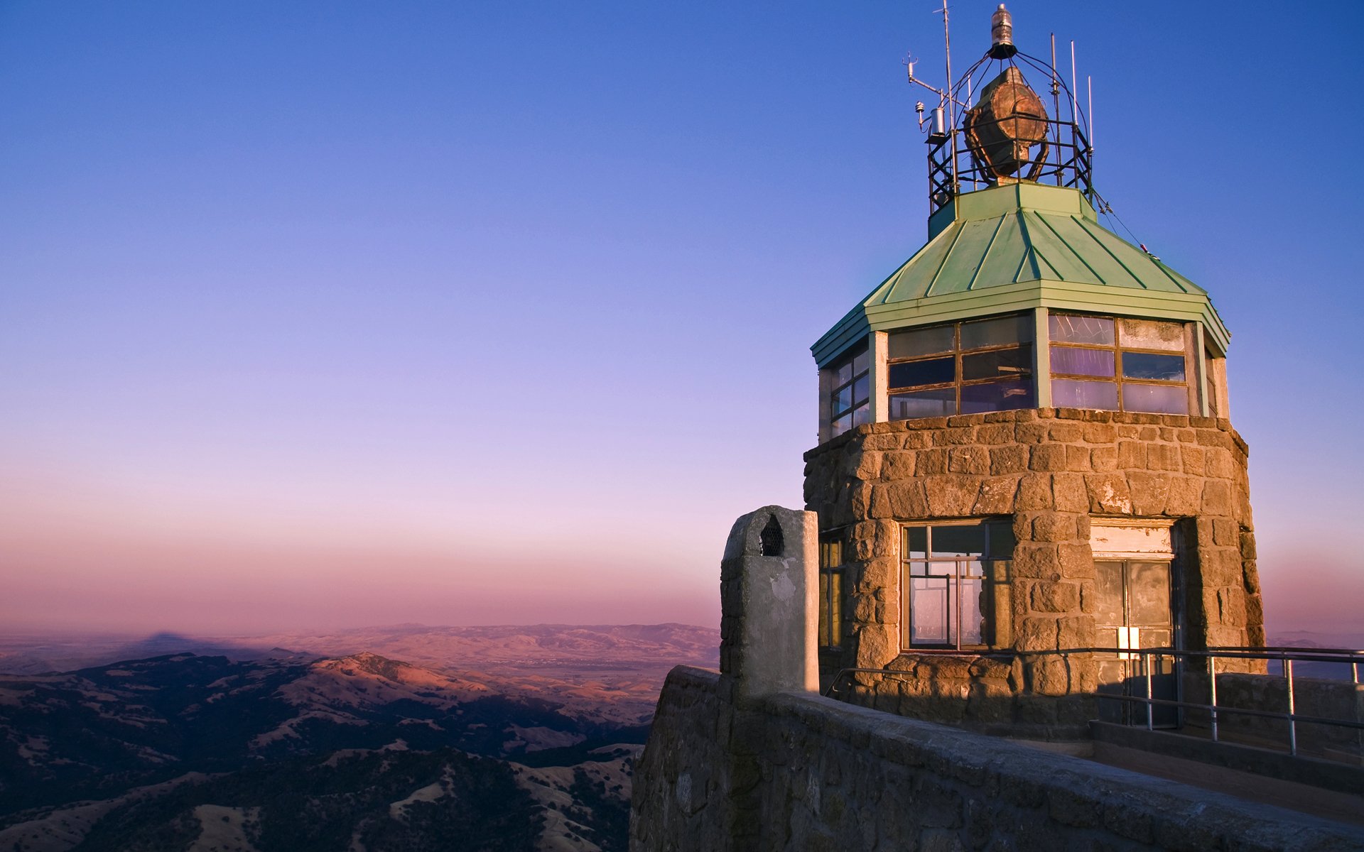 turm scheinwerfer hügel