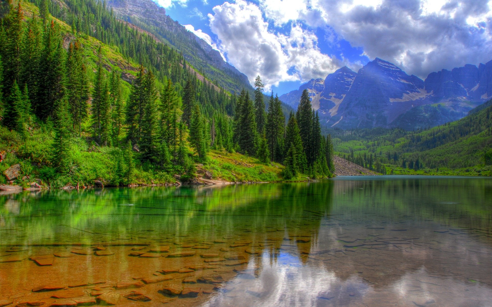 lago alberi montagne nuvole