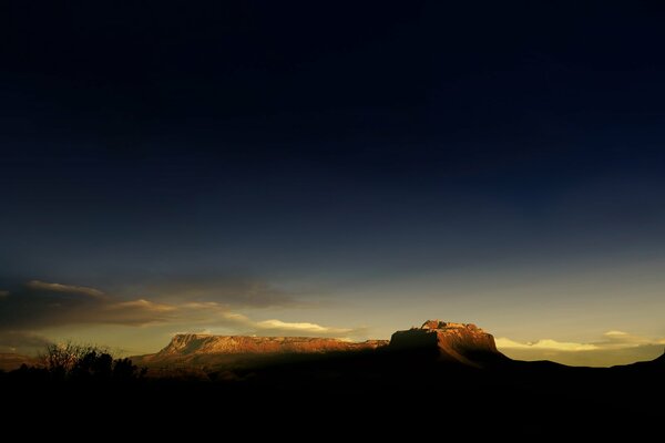 Realidad cambiante. Rocas y nubes