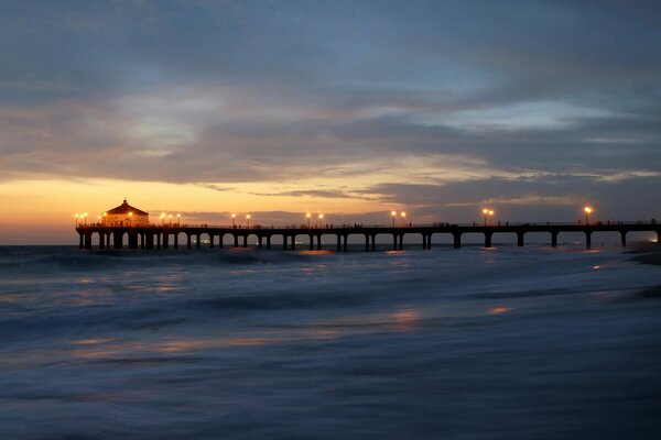 Beautiful photo of the pier on the wallpaper