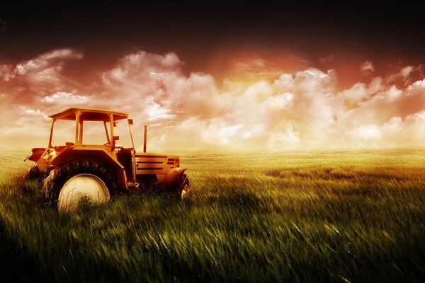 Tracteur debout dans un champ vert sans conducteur de tracteur