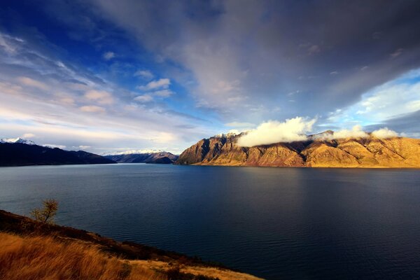 Vulcano su un isola in Nuova Zelanda