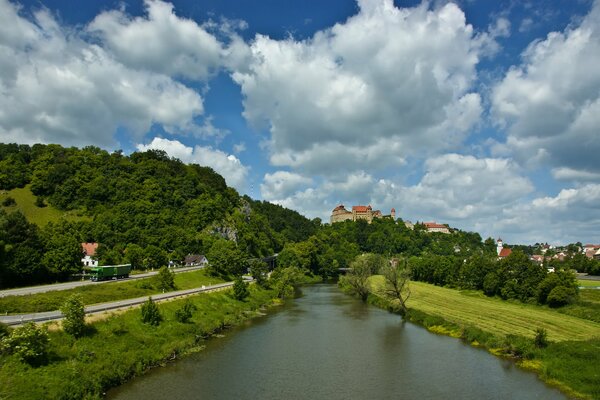 Il fiume scorre in Germania nella città di Amburgo