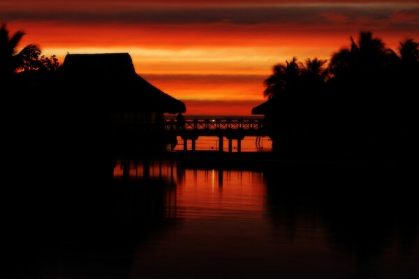 Tropischer Sonnenuntergang auf Tahiti Island