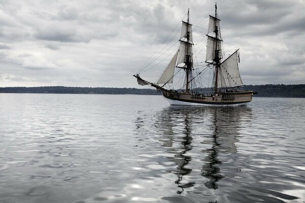 Bella foto della nave sull acqua