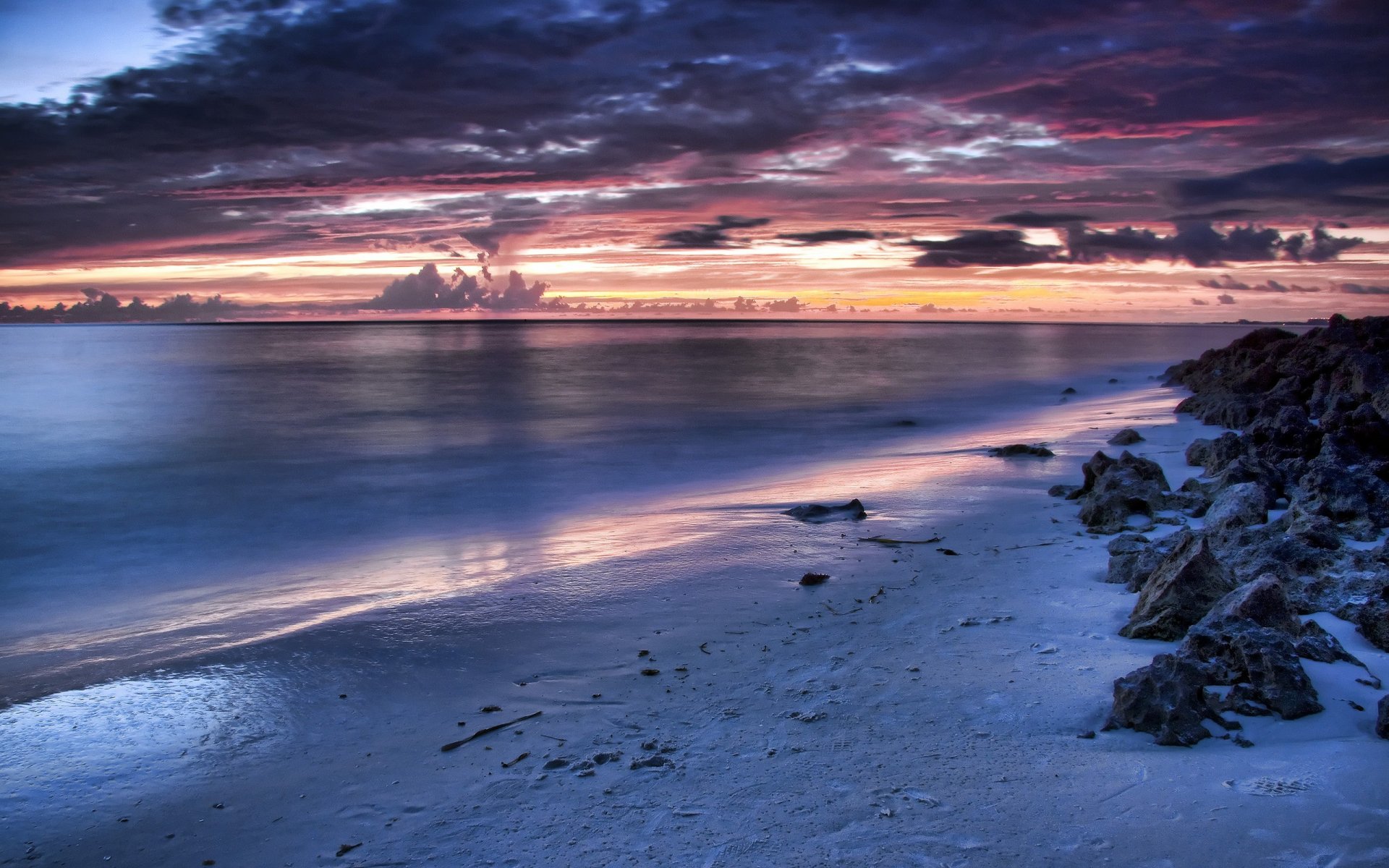 costa tramonto nuvole rocce mare