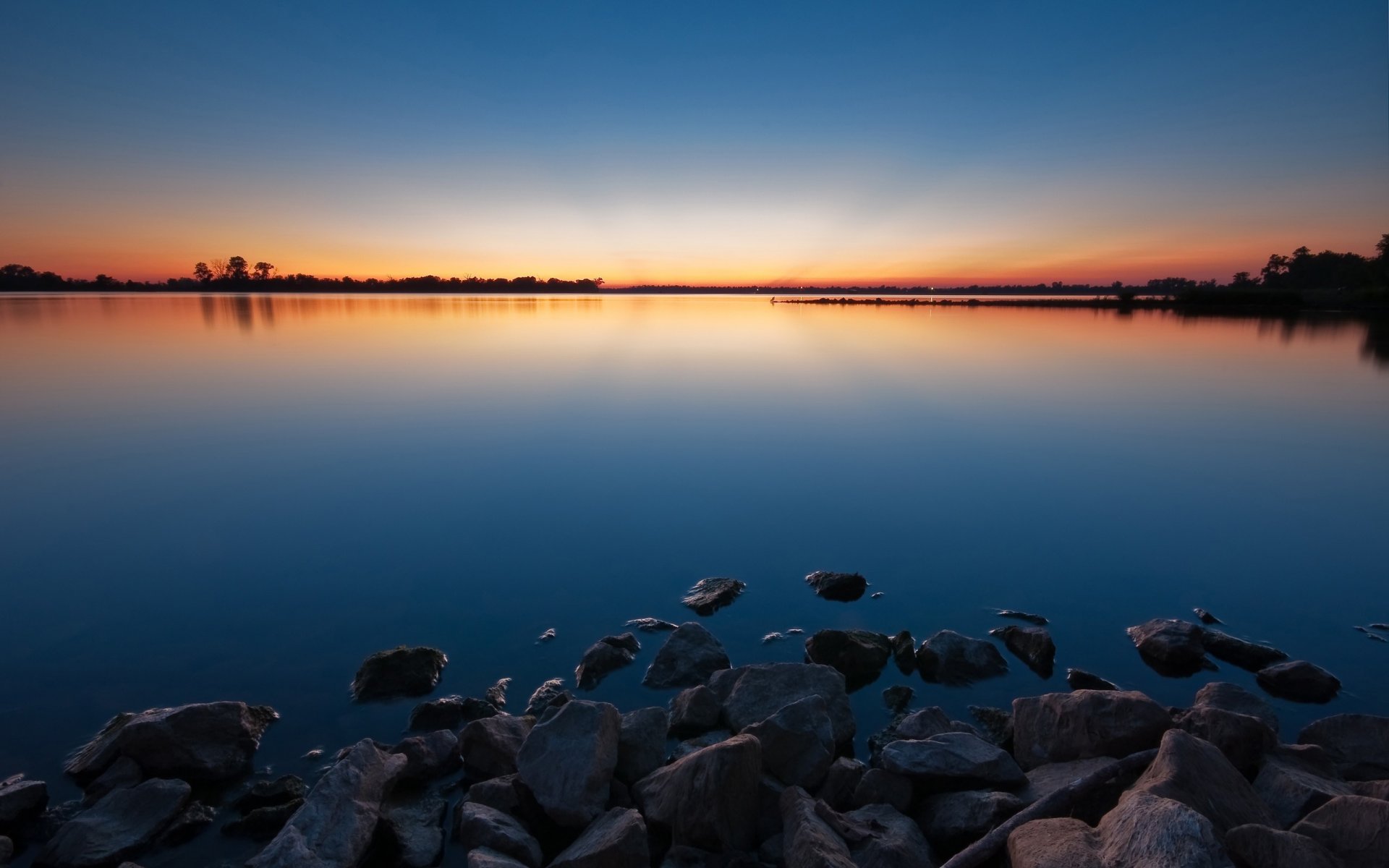 pierres eau lac coucher de soleil