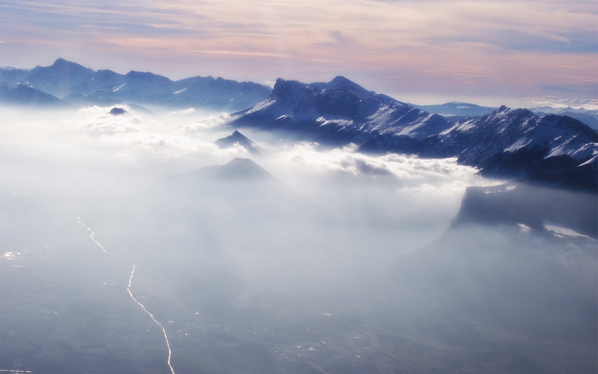 montagnes hiver nuages