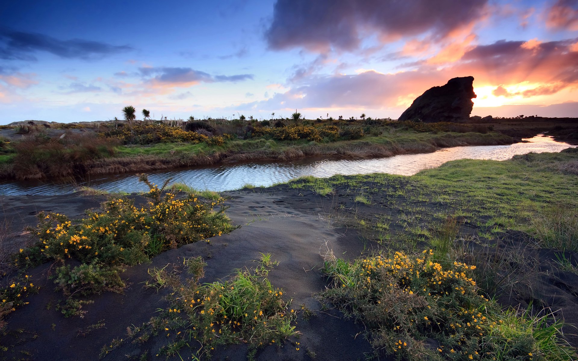 sonnenuntergang felsen gras fluss