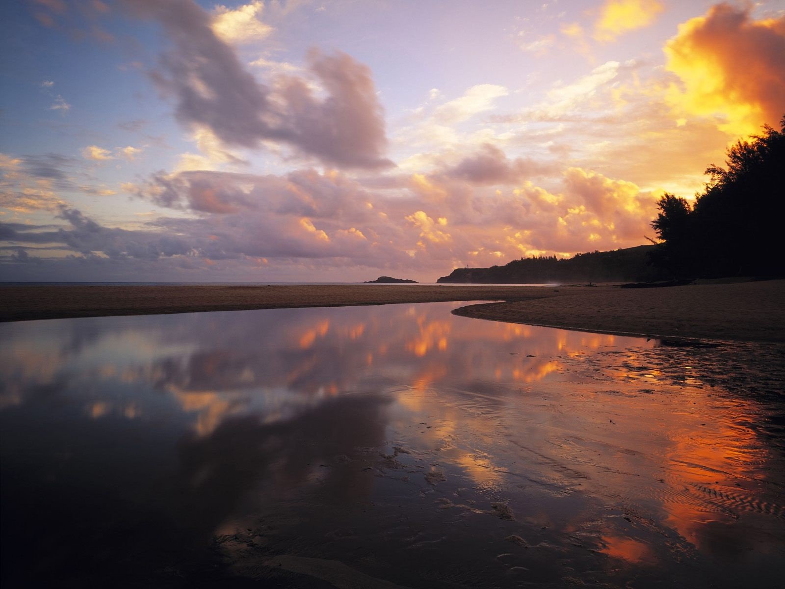 coucher de soleil nuages soir côte eau