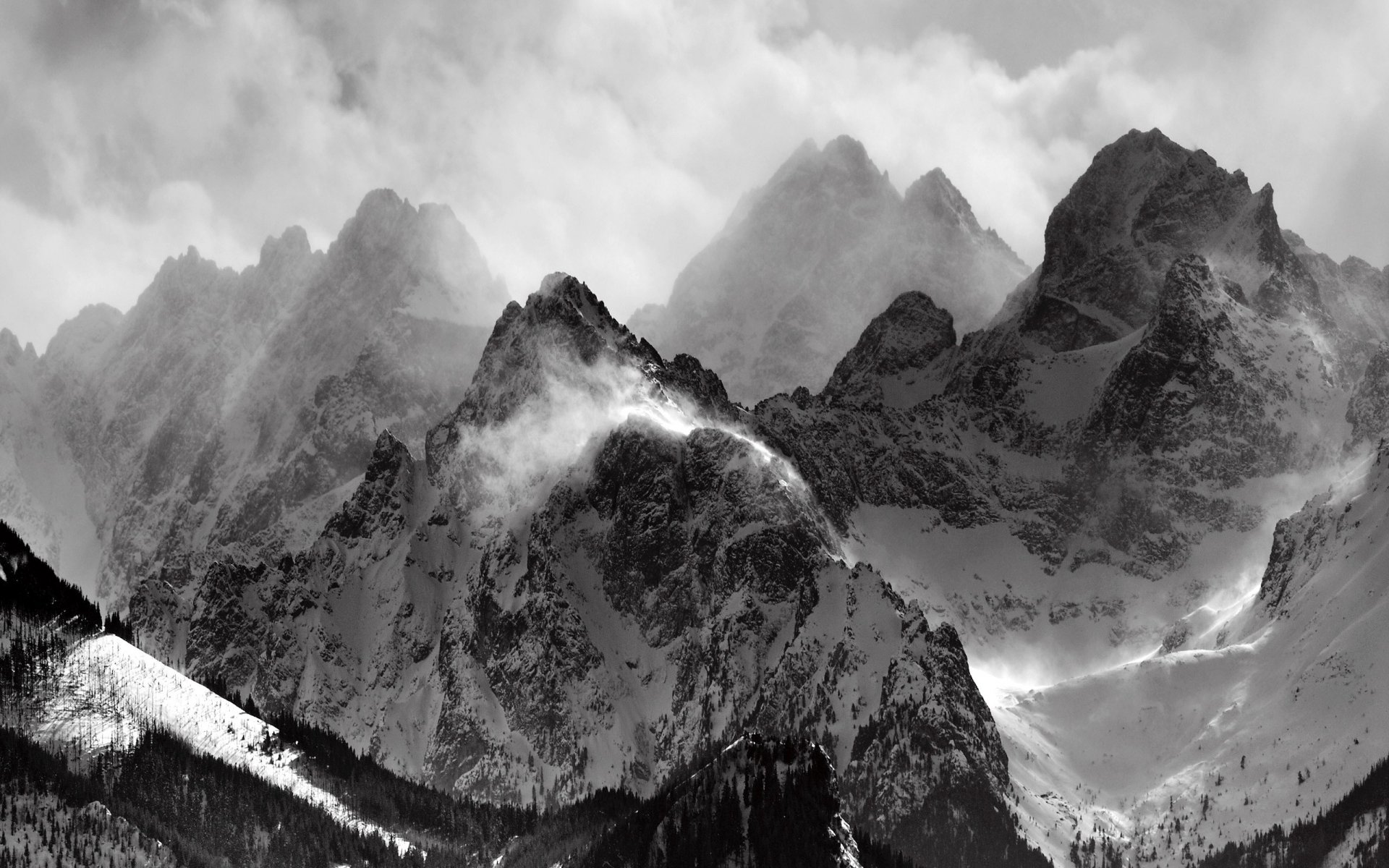 berge schnee wolken schwarz und weiß