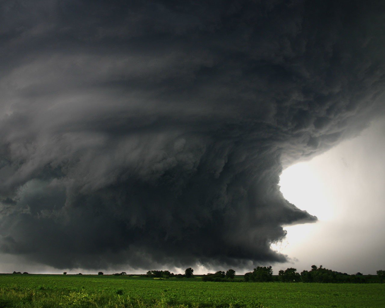 campo tormenta nubes huracán