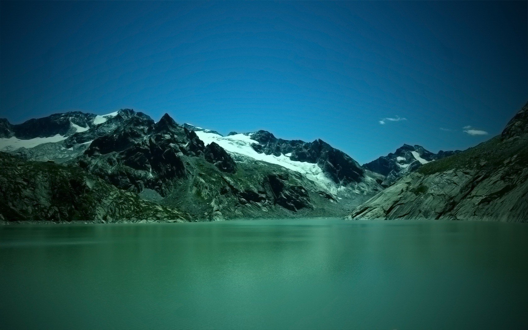 lac montagnes vert