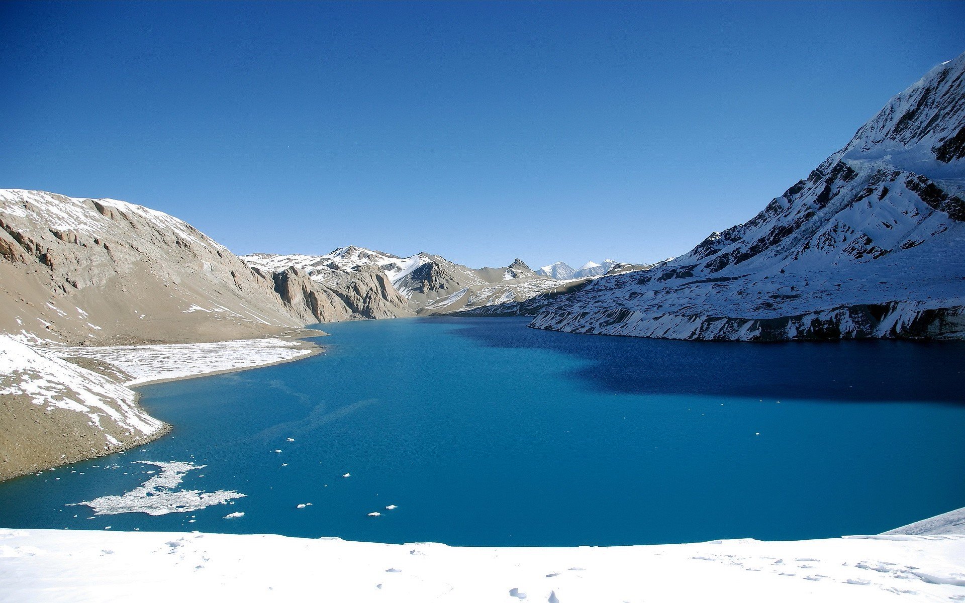 lago montagne neve