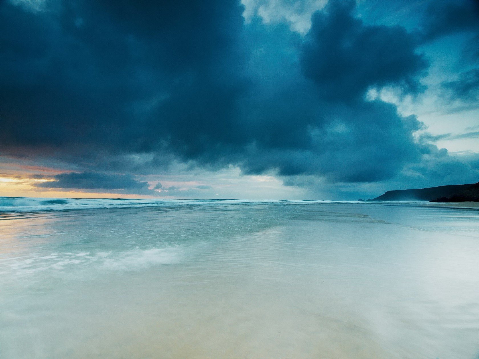 costa mar olas nubes