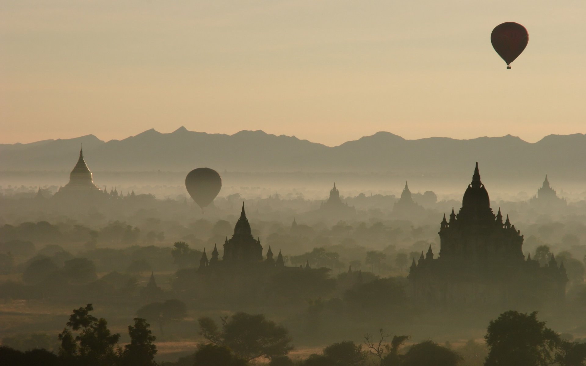 brouillard montagnes boules