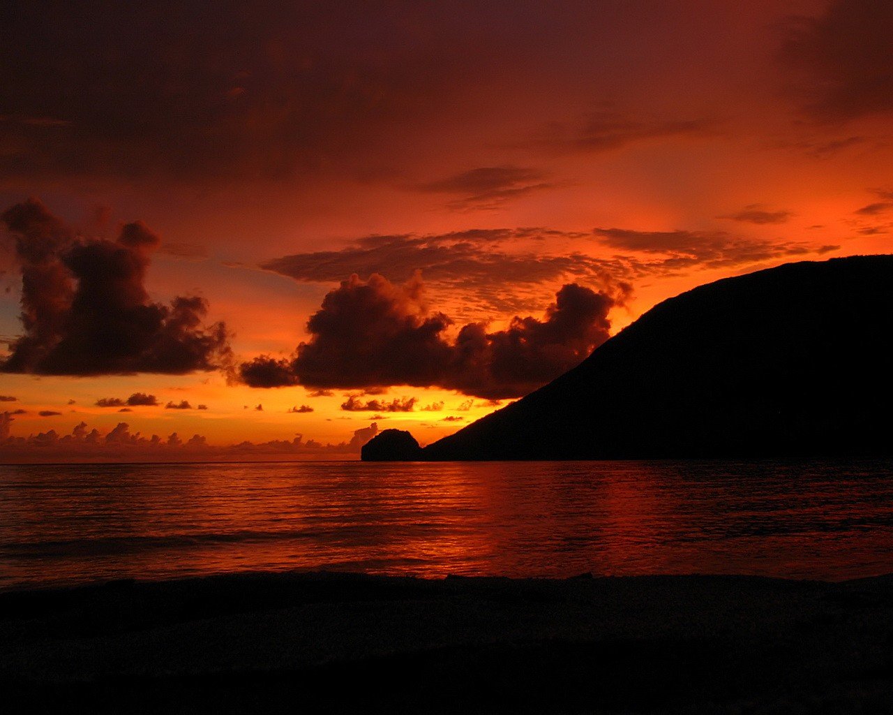 sonnenuntergang ufer wolken glühen