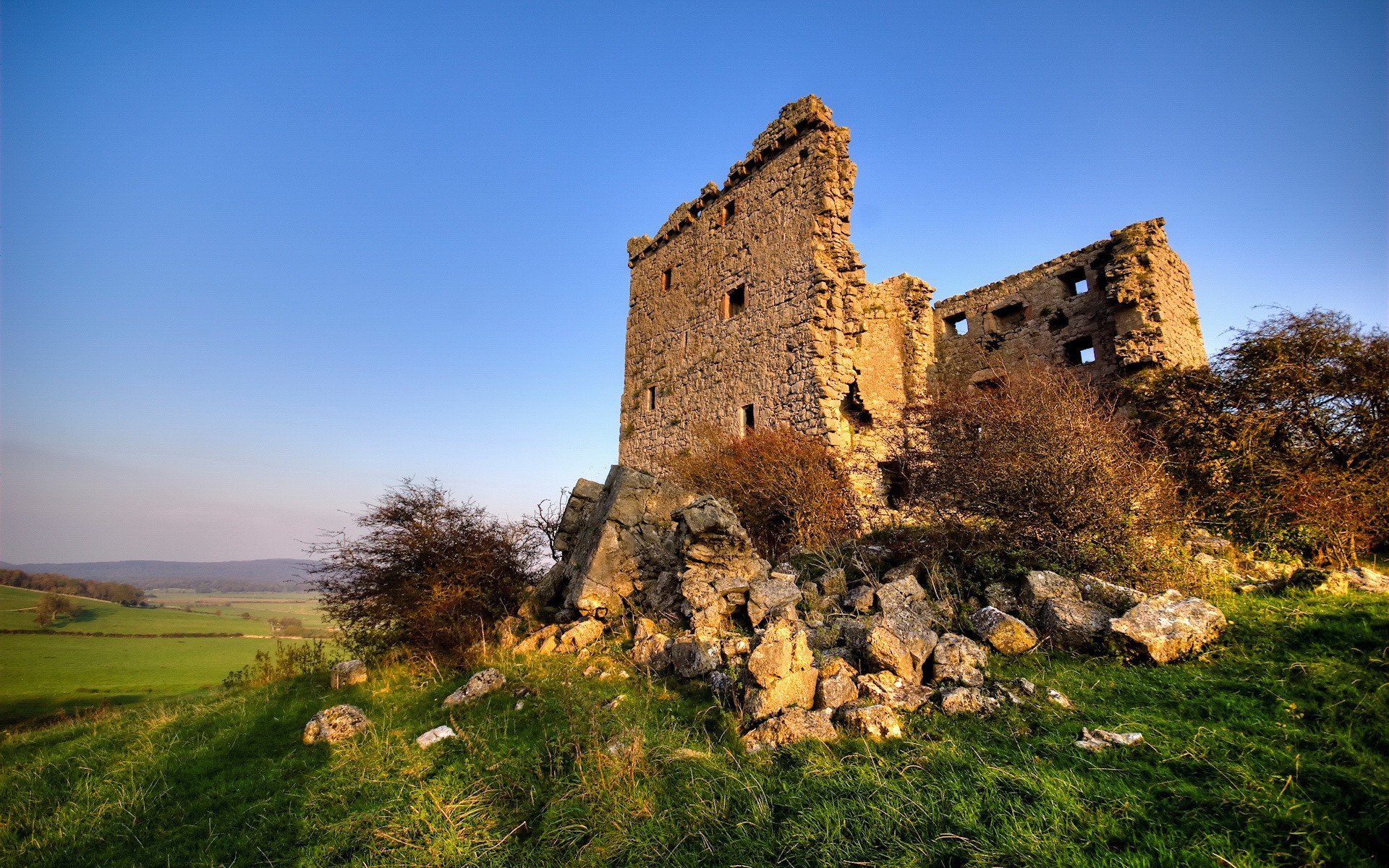 ruinas hierba cielo