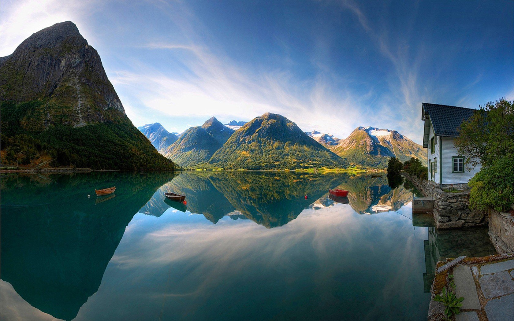 norvegia barche lago montagne