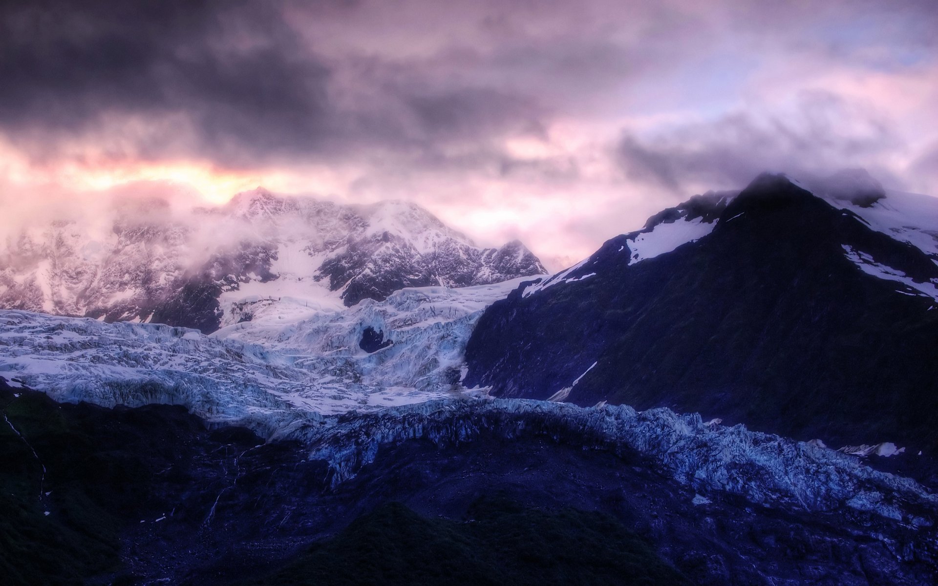 montañas glaciar nubes