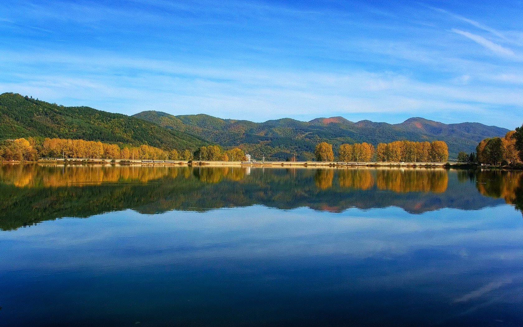 lac arbres réflexion