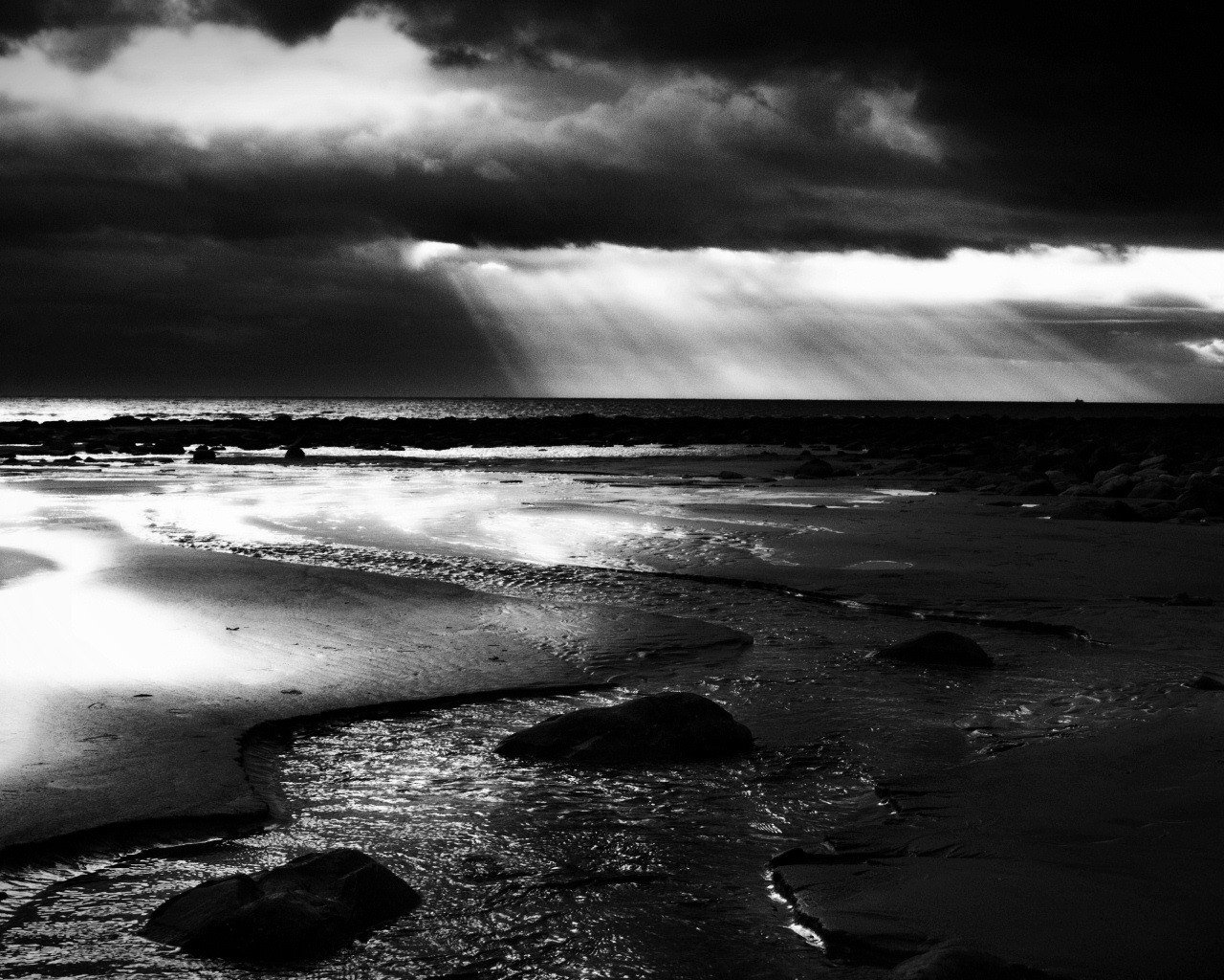 noir et blanc nuages mer rivière