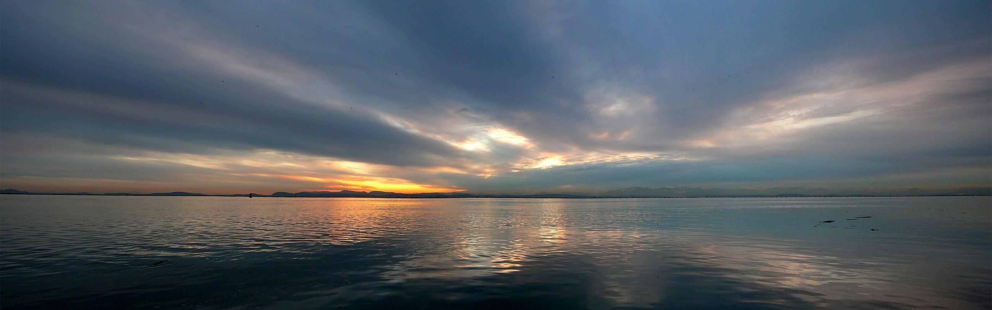 unset water clouds horizon