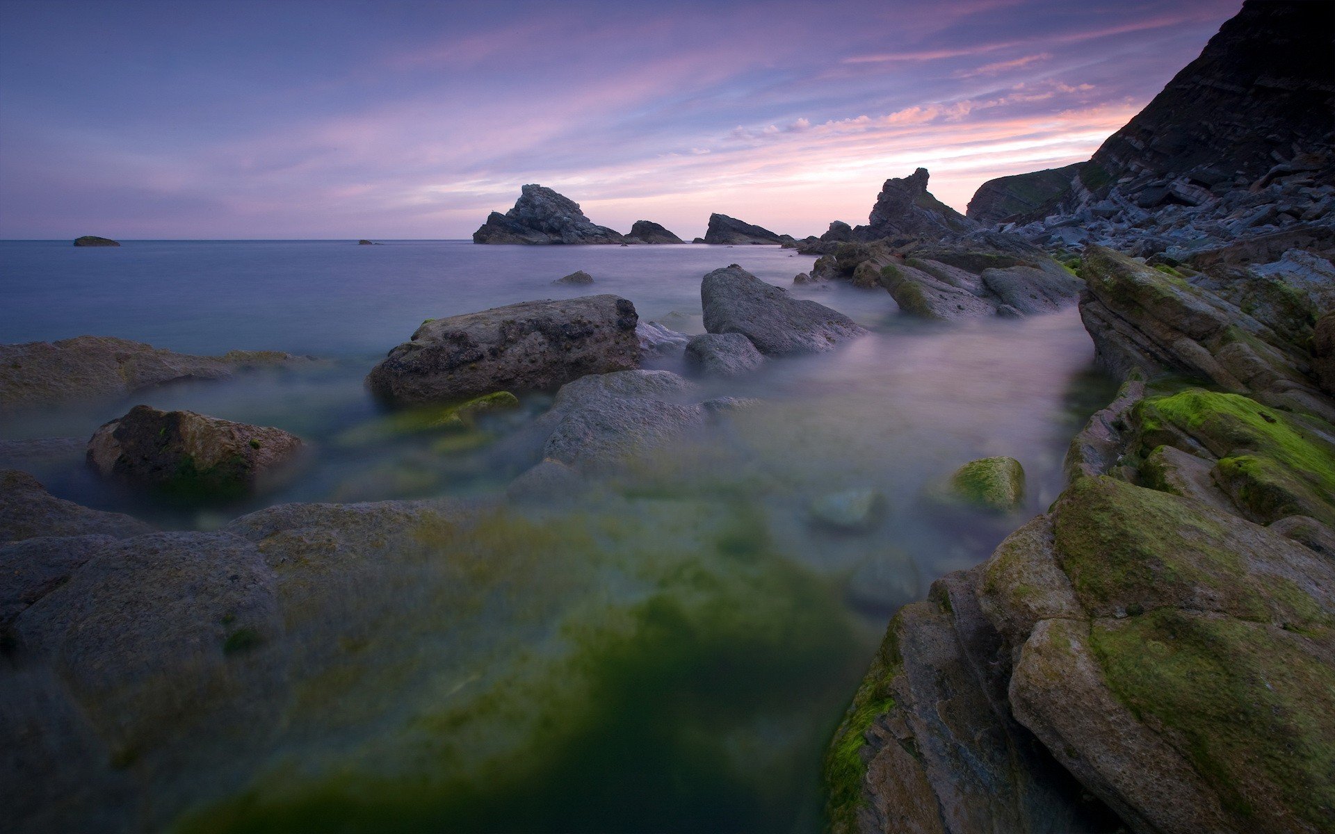 piedras costa agua