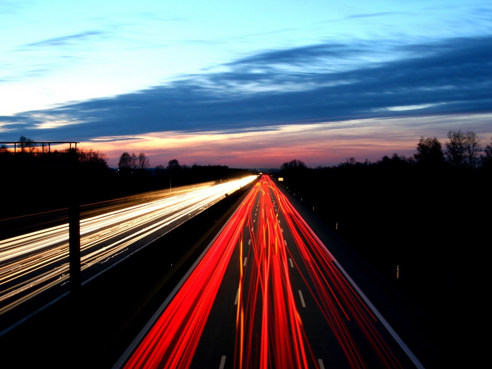 route soirée lumières nuages