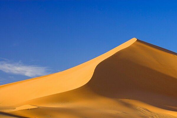 Flowing hot sand heats your feet from walking